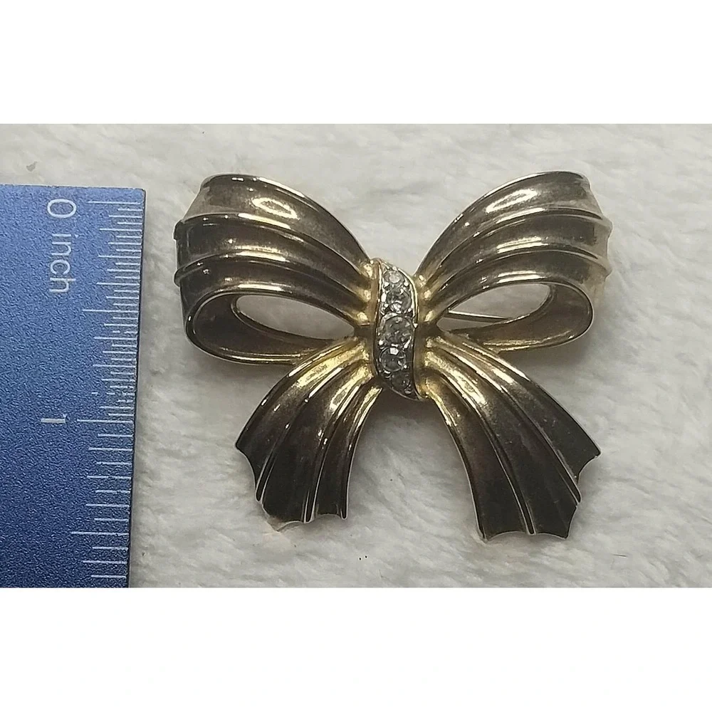 Vintage Gold Tone Bow Brooch Pin‎ Rhinestone Accent Ribbon Design Classic Style